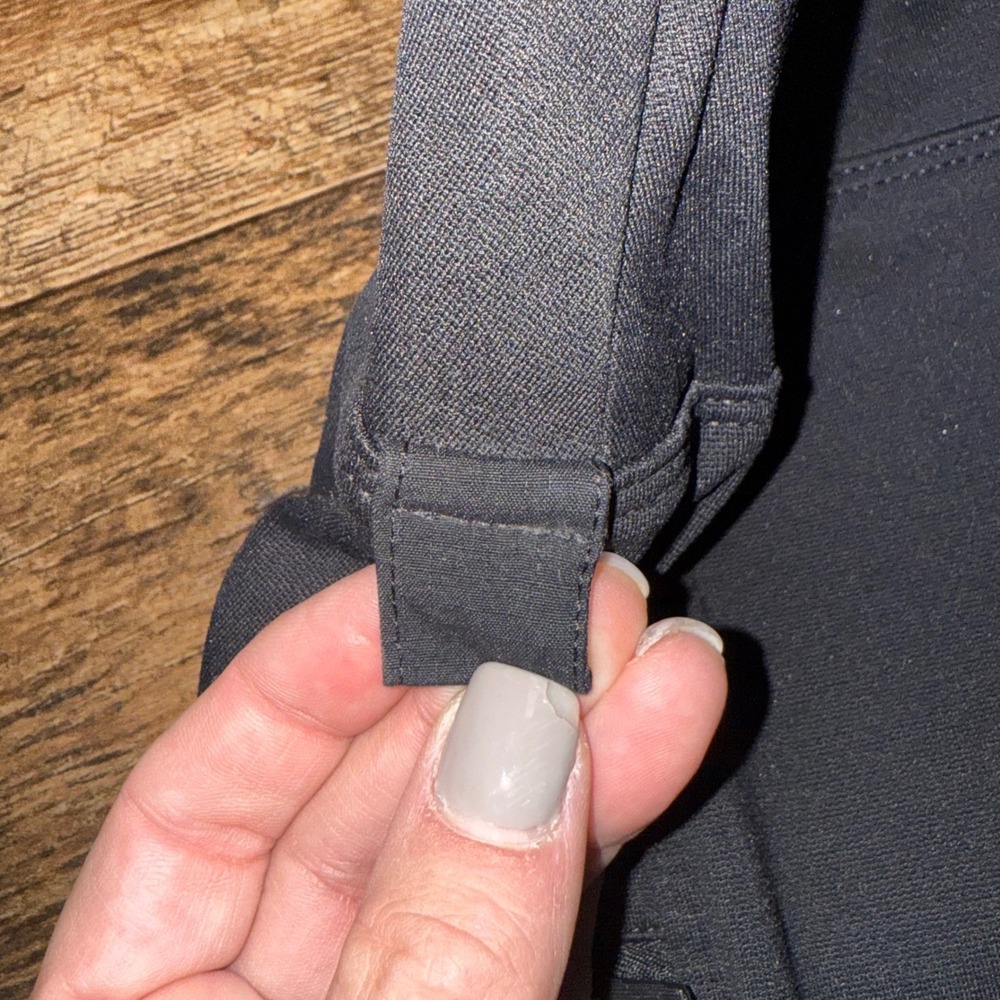 Carhartt Black Leggings with Cargo Pockets and Zipper Pocket - Size Small - Picture 4 of 13